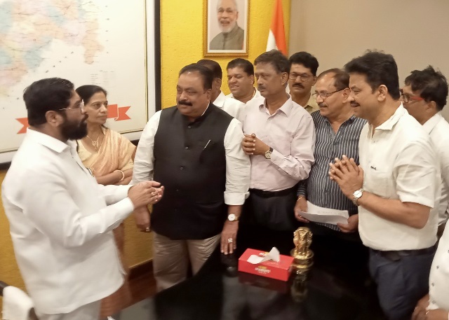 ಮಹಾ ಮುಖ್ಯಮಂತ್ರಿಗೆ ಮನವಿ ಸಲ್ಲಿಸಿದ ಫೆಡರೇಶನ್ ಆಫ್ ಹೊಟೇಲ್ ಎಂಡ್   ರೆಸ್ಟೊರೆಂಟ್ ಅಸೋಸಿಯೇಶನ್ಸ್